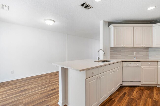 Building Photo - Charming Renovated 4BR/3BA Single Family Home