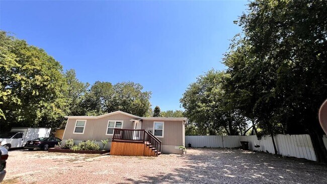 Building Photo - 1430 W Howard Ln