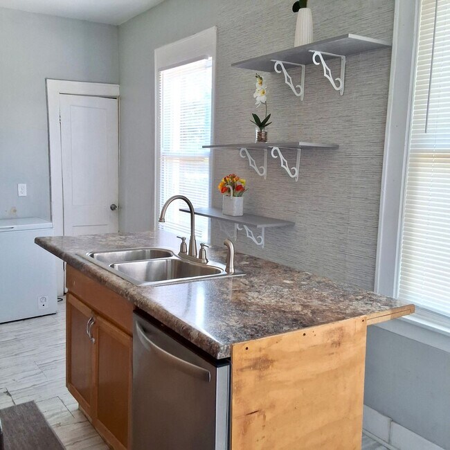 Building Photo - Welcome home- Large 3 Bedroom Duplex