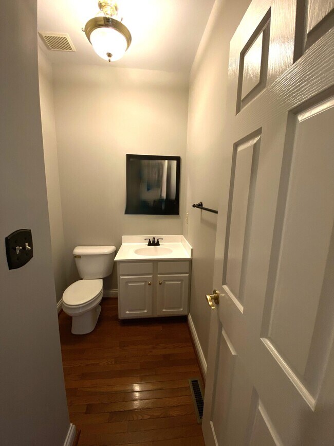 Building Photo - 4224 Evergreen Dr