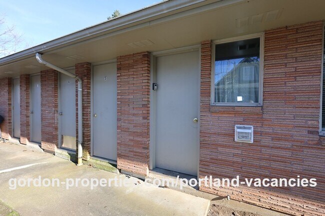 Building Photo - NE 65th Ave - North Tabor single level 1 bedroom apartment