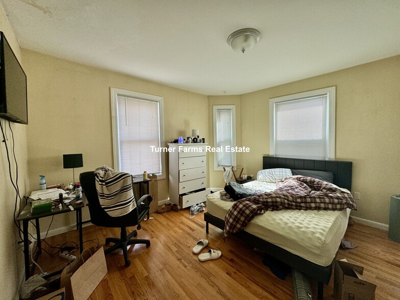 Building Photo - 38 Gorham St