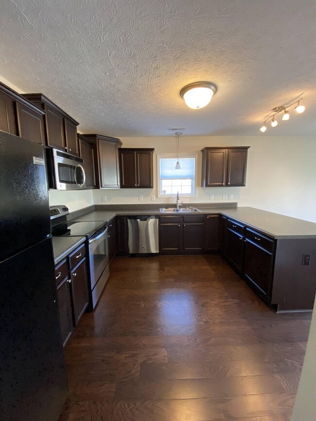 Building Photo - 3301 Hardee Farms Dr