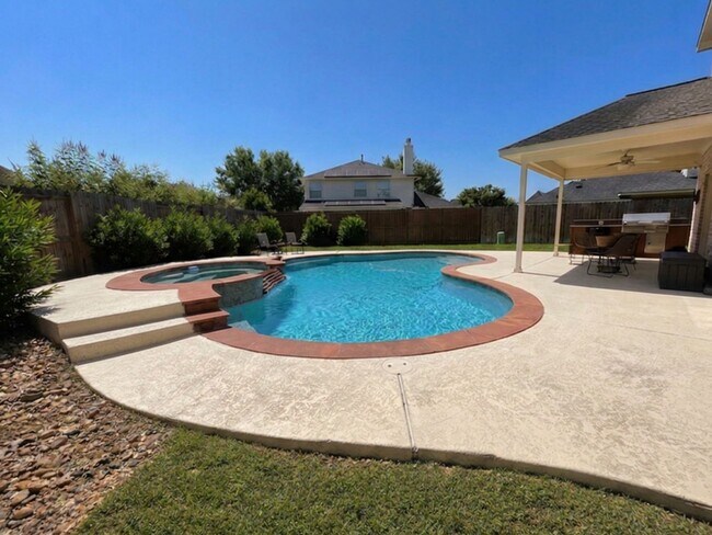 Building Photo - 2409 Deerwood Ct