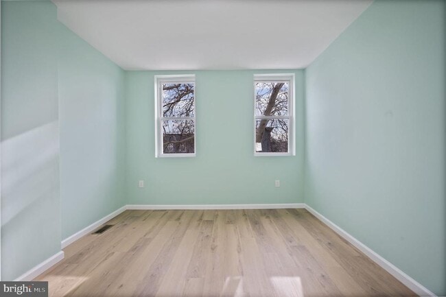 Building Photo - 1316 McHenry St