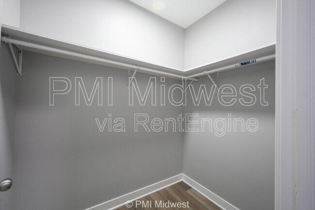 Building Photo - 1841 Montcalm St