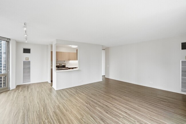 Building Photo - 1138 N Dearborn St