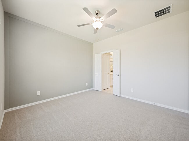 Building Photo - 715 Dotty Dr