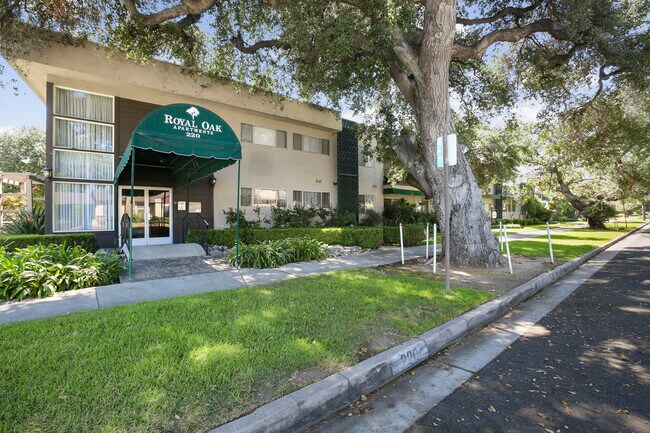 Primary Photo - 220 E Live Oak St