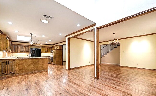 Kitchen dinning/sitting area - 6034 Steamboat Dr