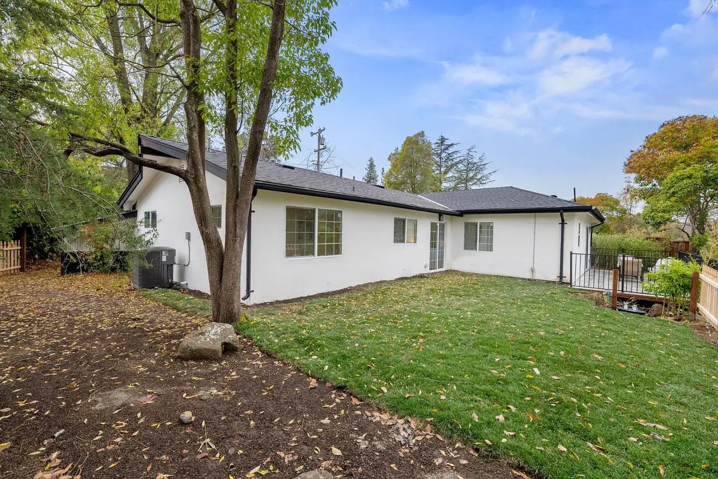Building Photo - 2660 Ross Pl