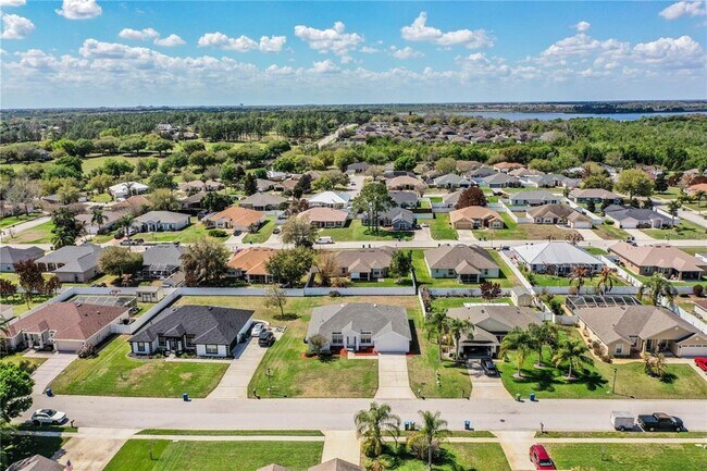 Building Photo - 233 Towhee Rd