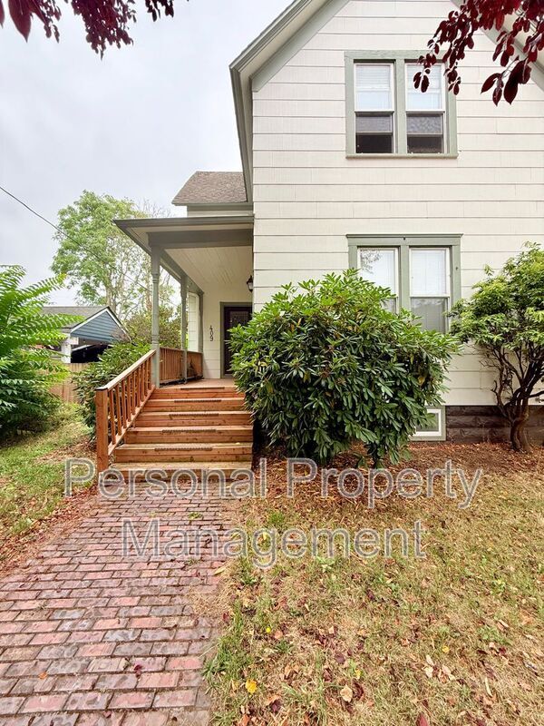 Building Photo - 409 W McLoughlin Blvd