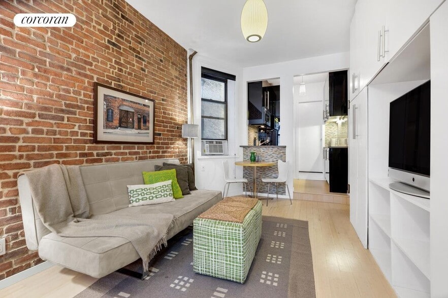 Building Photo - 105 Thompson St