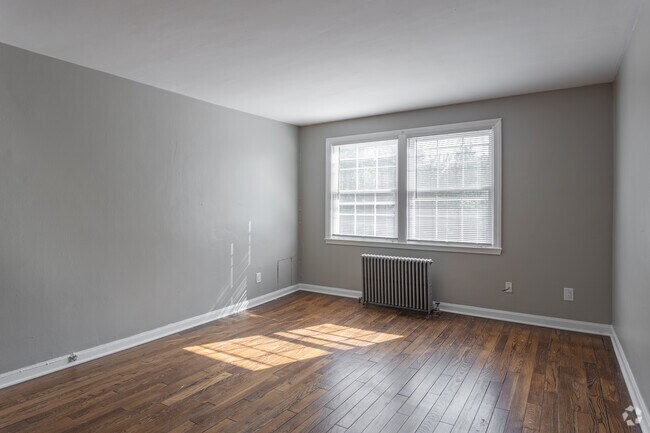 2BD, 1BA - 700SF - Kenwood Crossing