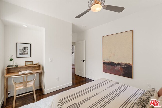 Building Photo - 2700 Glendower Ave
