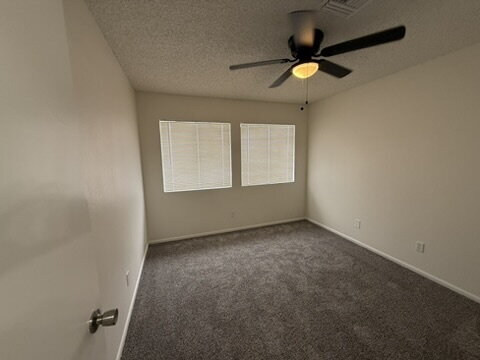 Building Photo - 3 bed 2 bath with garage $1,400 Rent