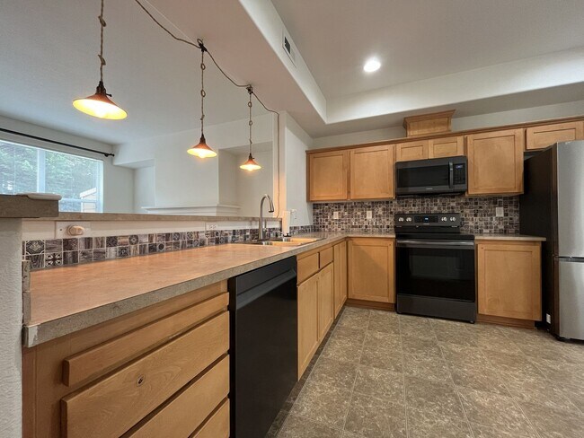 Building Photo - Beautiful 2 Bedroom Townhome with Walk-In Closets Private Deck & Attached Garage