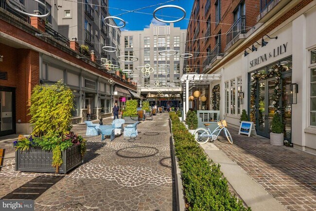 Building Photo - 4915 Hampden Ln