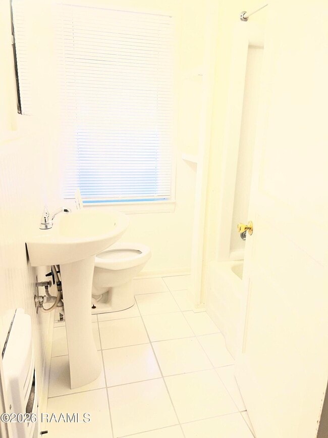Building Photo - 135 Oak Crest Dr