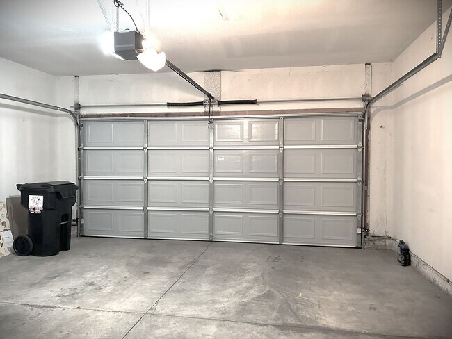 Building Photo - Spacious 3-Bed, 2.5-Bath Townhome in Ankeny, IA – Modern Comfort & Convenience!