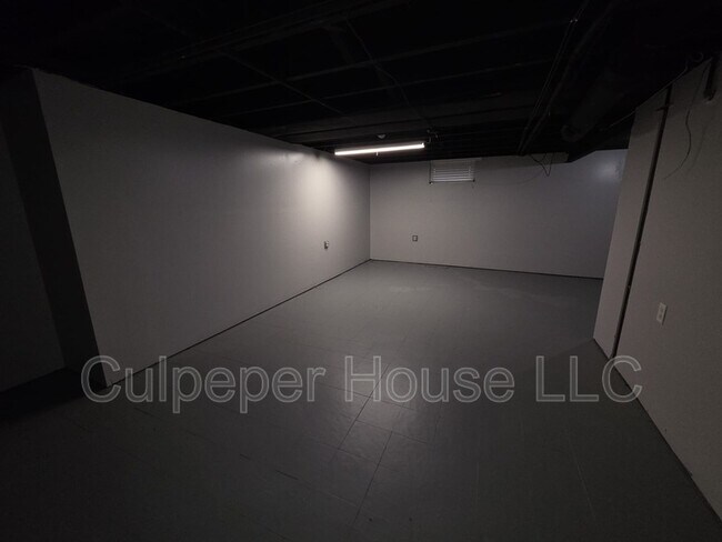 Building Photo - 530 Mayfair Blvd