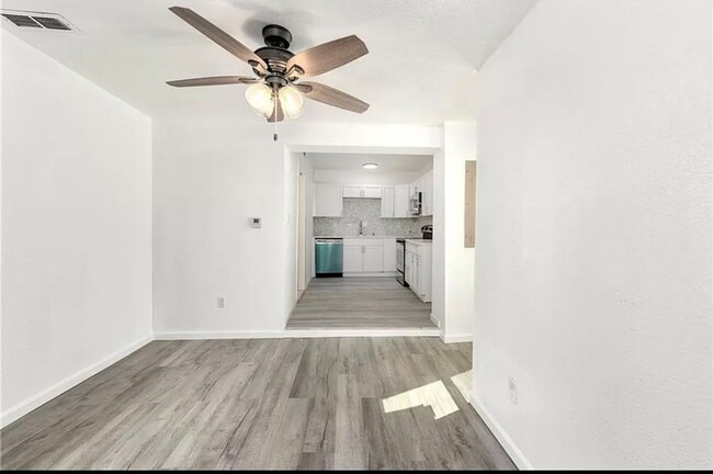 Building Photo - 3 bedroom 1 bath