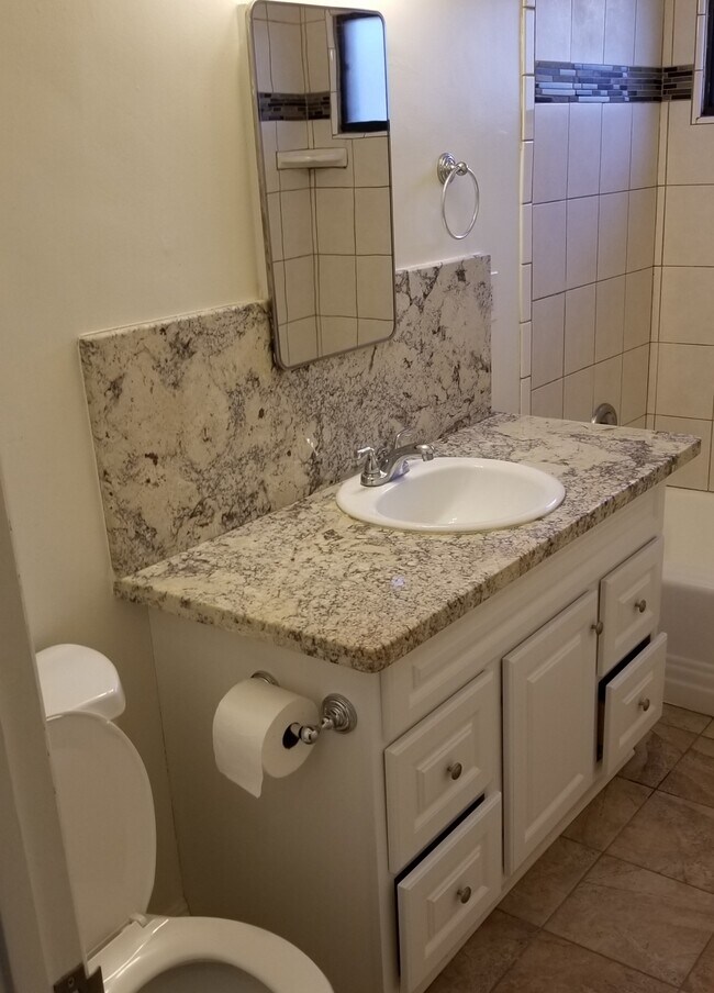 Building Photo - 7114 Haskell Ave