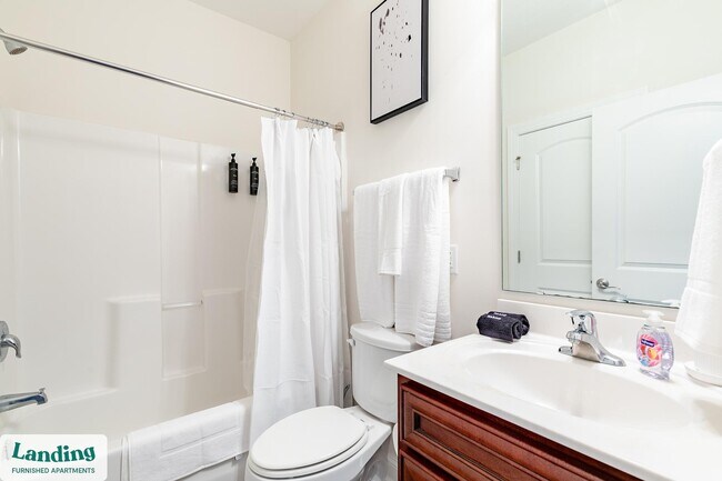 Building Photo - 2118 Silvercrest Dr