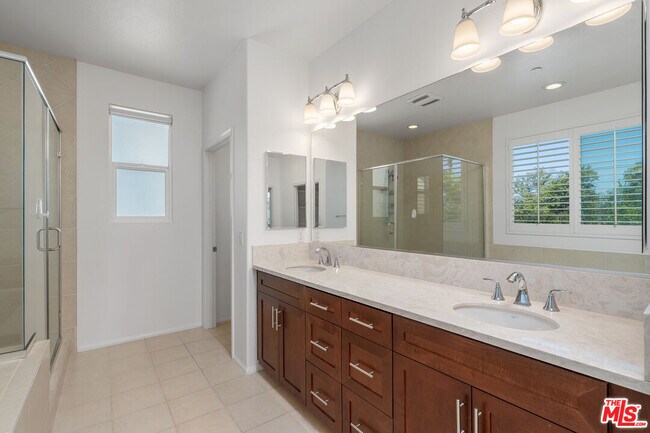 Building Photo - 17053 Cantlay St