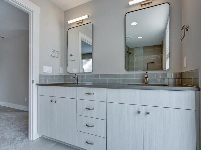 Building Photo - 1724 SE Ramona Street