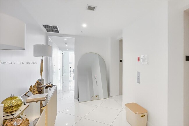 Building Photo - 1100 Biscayne Blvd