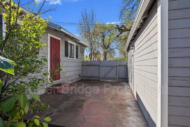 Building Photo - 3582 63rd St