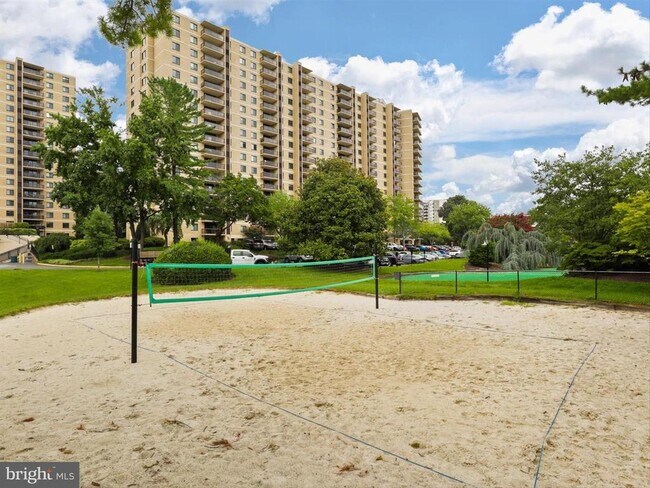 Building Photo - 309 Yoakum Pkwy