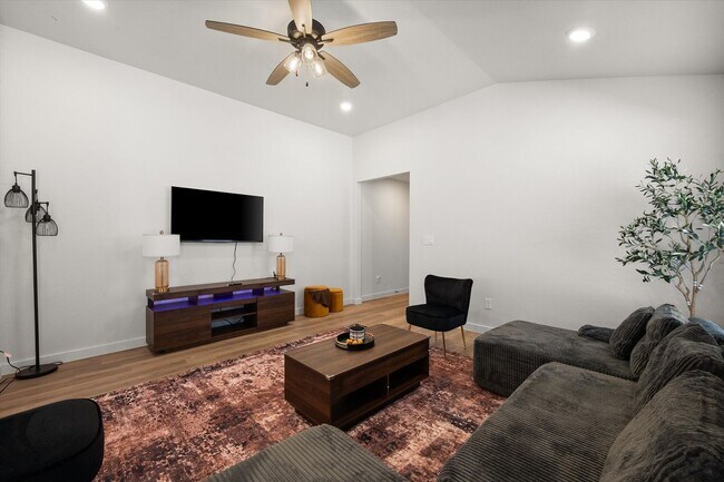 Building Photo - Four Beds, All Appliances, All Smiles!