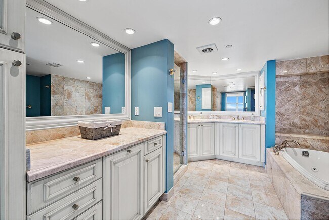 Building Photo - 5200 N Ocean Dr