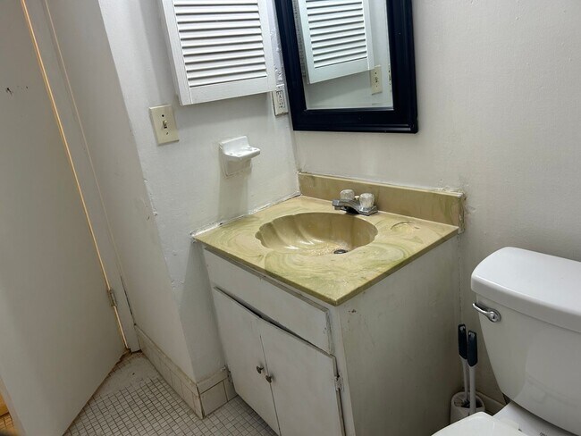 Building Photo - 1221 Kennedy Rd