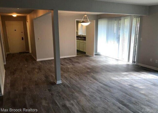 Building Photo - 16255 W Nine Mile Rd