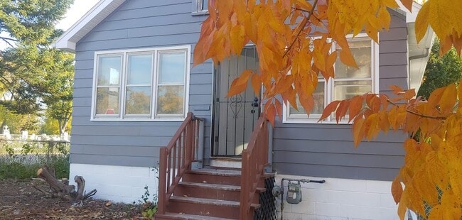 Primary Photo - 5807 W Park Hill Ave