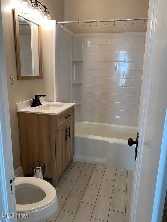 Building Photo - 2215 Chesterland Ave