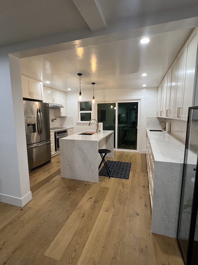 gourmet kitchen w/ slider to backyard - 416 Precita Ave