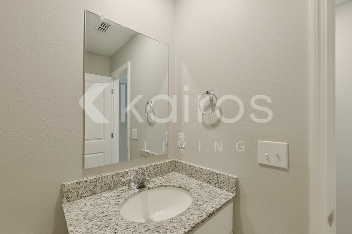 Building Photo - 8833 N Vienna Dr