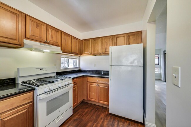 Building Photo - 1421 38th Ave
