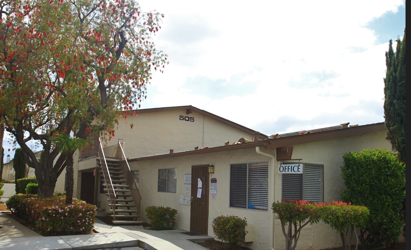 Majestic Apartments ALL UTILITIES PAID !! 505 W Madison Ave El