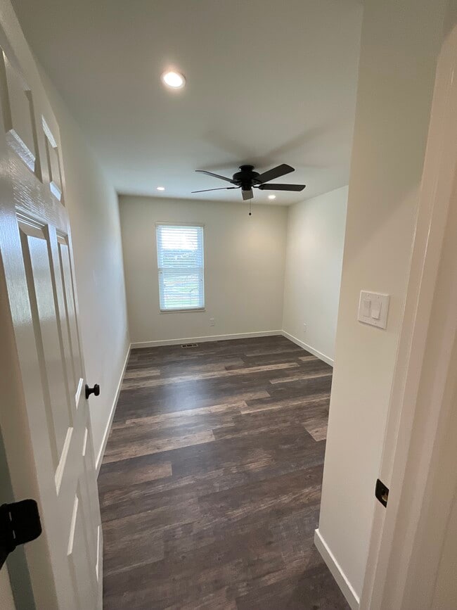 Building Photo - 2912 Montvale Rd