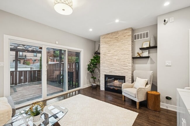 Building Photo - 3125 S Giles Ave