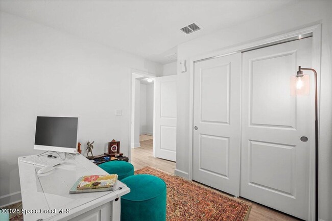 Building Photo - 527 Glaspell Cir SE