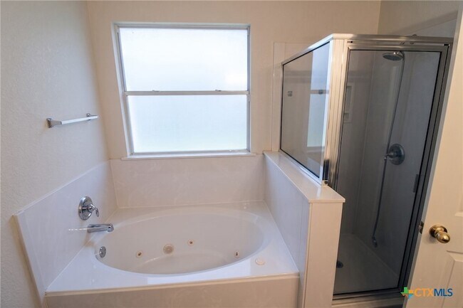 Building Photo - 5611 Bertha Dr