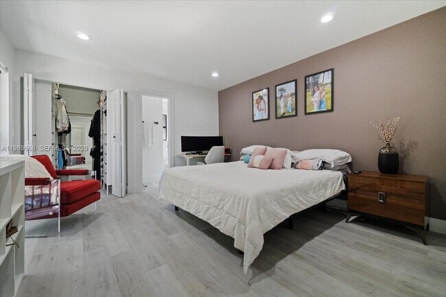 Building Photo - 3627 Cocoplum Cir