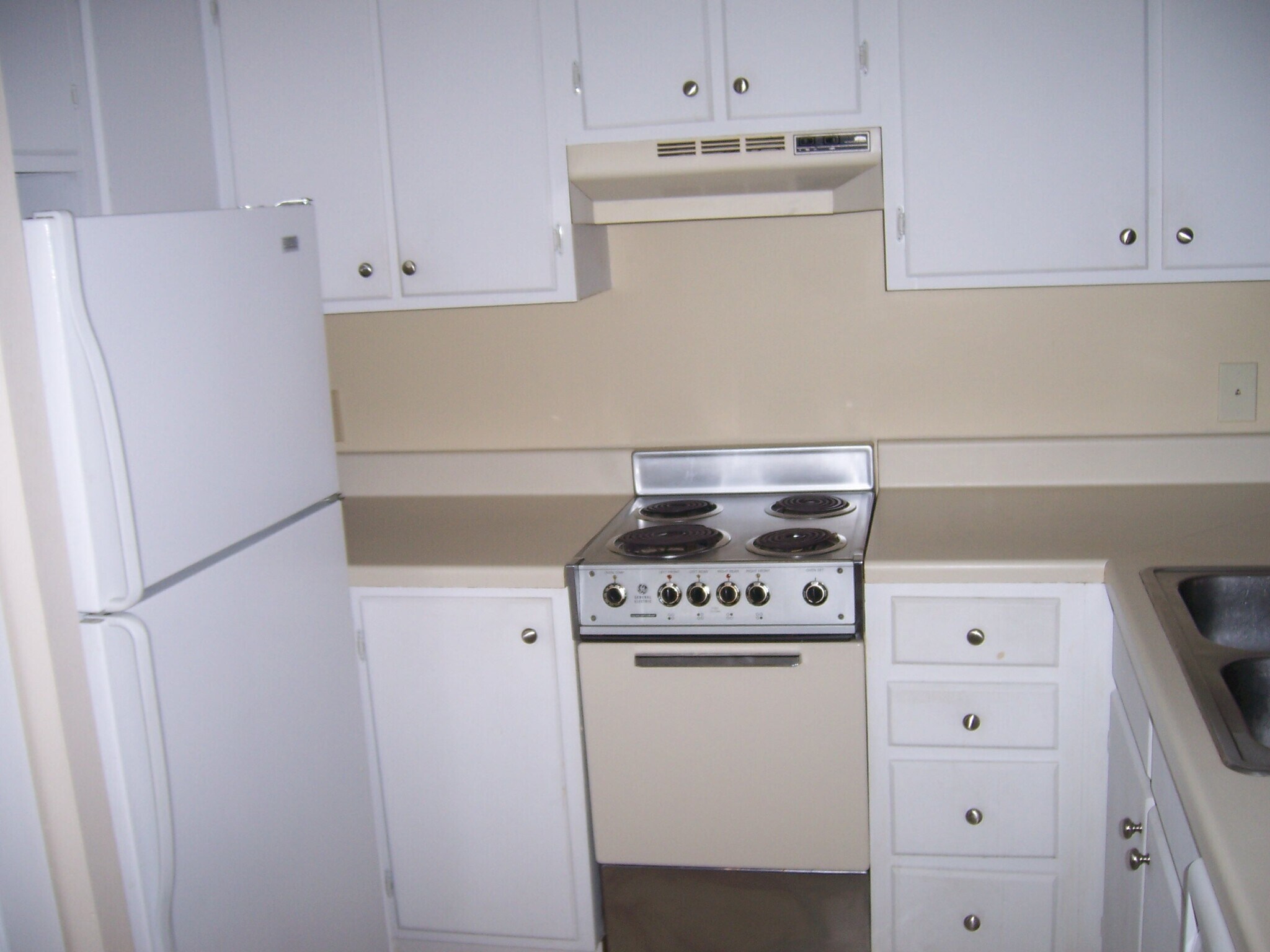 Building Photo - 523 Meadowview Dr